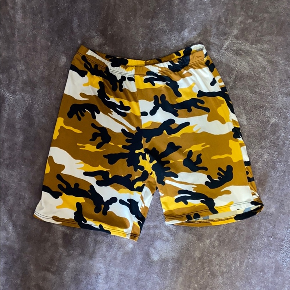 HOTT!! Camo high waist biker shorts